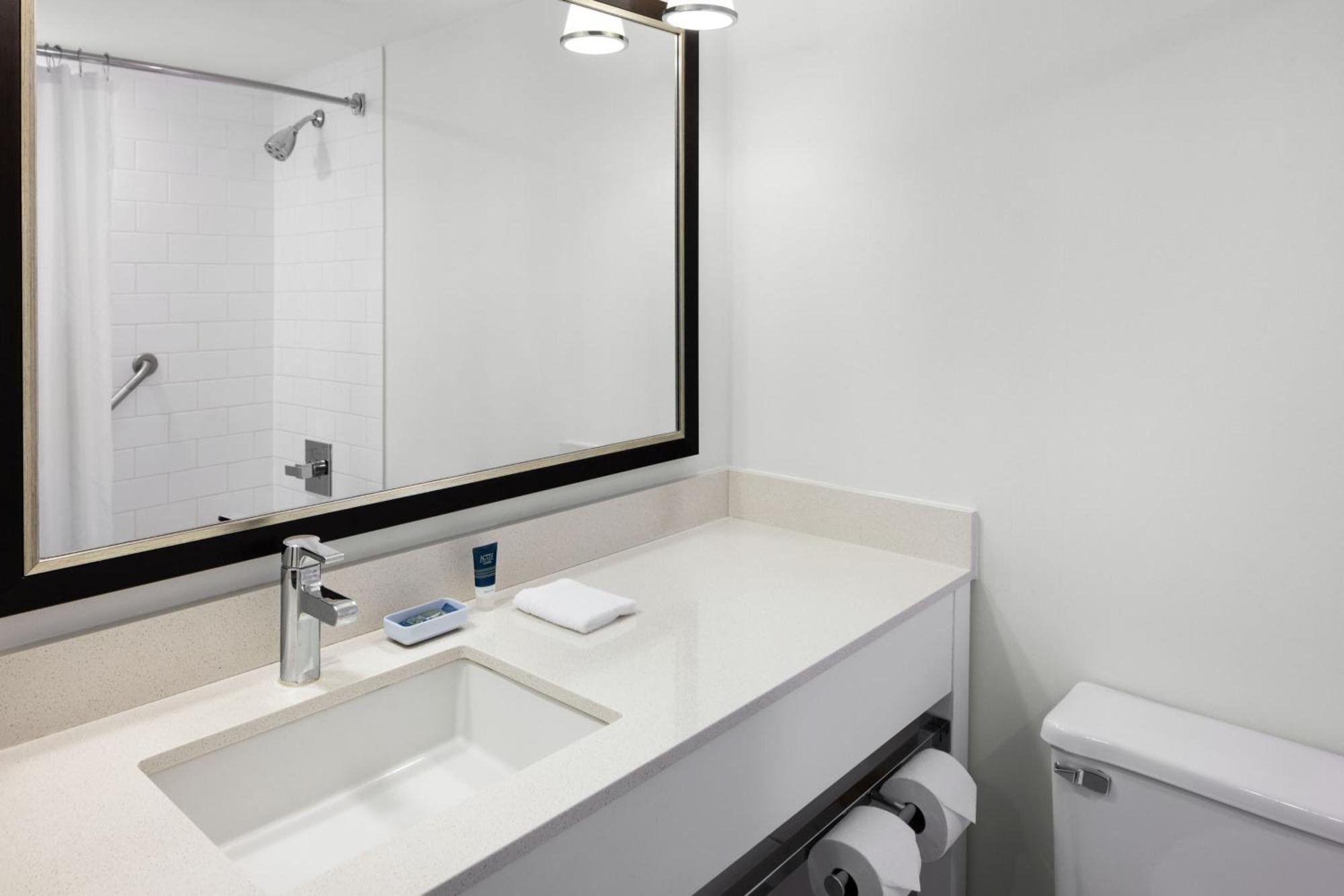 Four Points By Sheraton Edmonton South Ngoại thất bức ảnh
